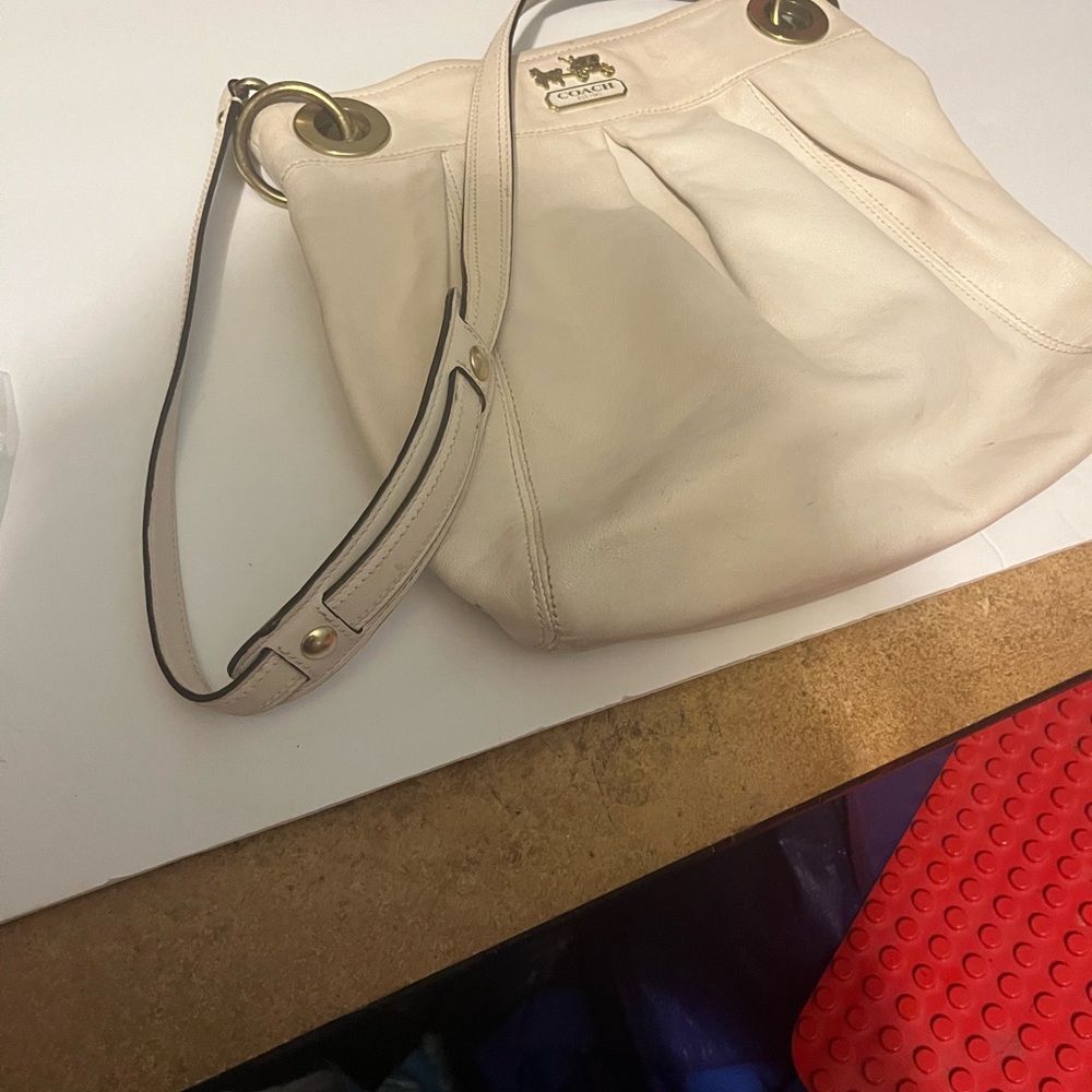 Coach Cream Shoulder Bag with Gold Details - Picture 2 of 3